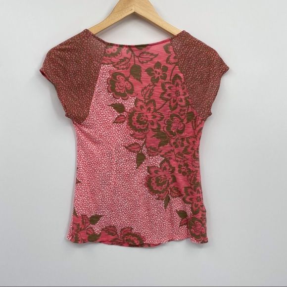 Tommy Bahama coral pink, tan/griege, white hawaiian flower print stretchy top - Picture 3 of 6
